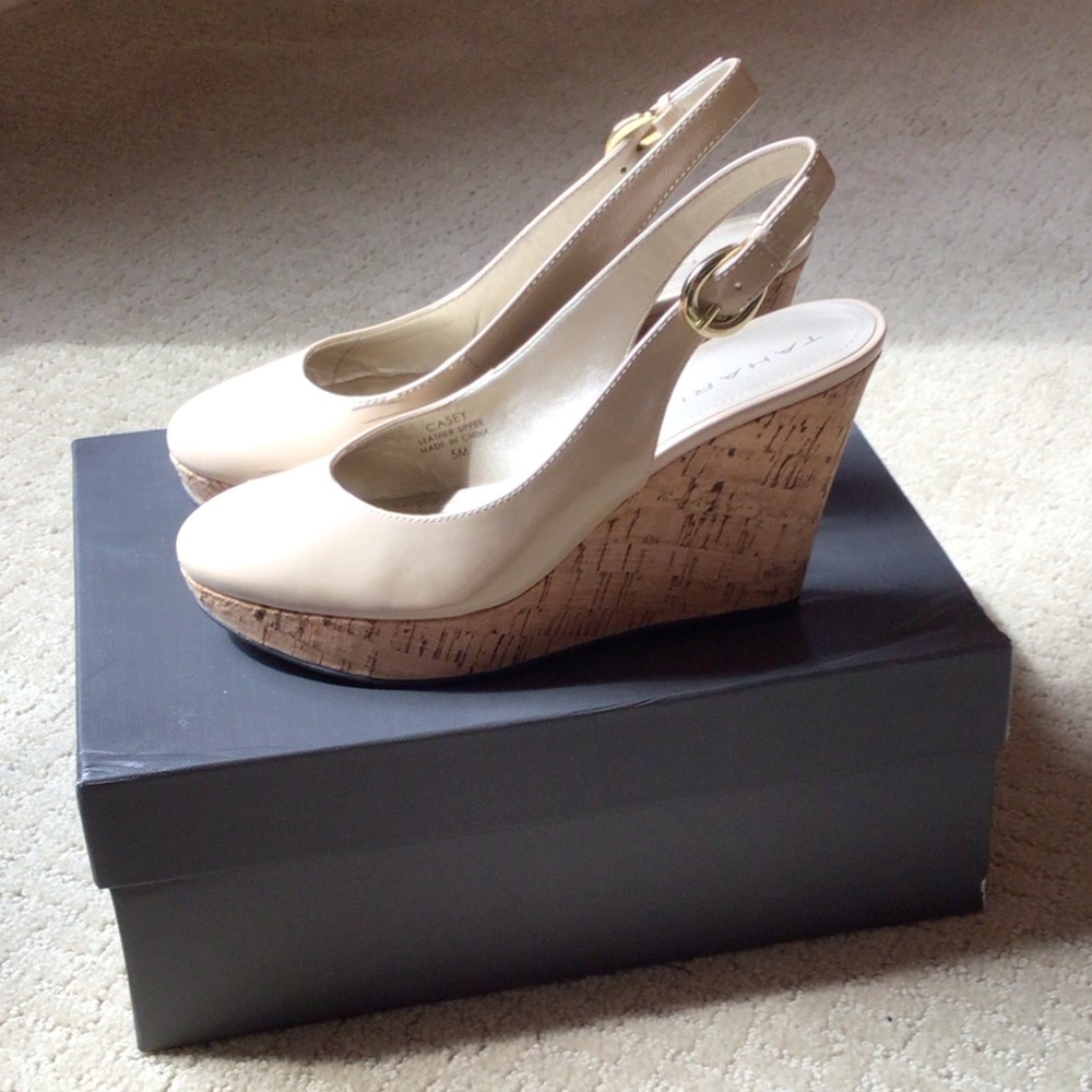 Tahari Casey Patent Leather Cork Wedges in Buttercup. Women’s Size 5.